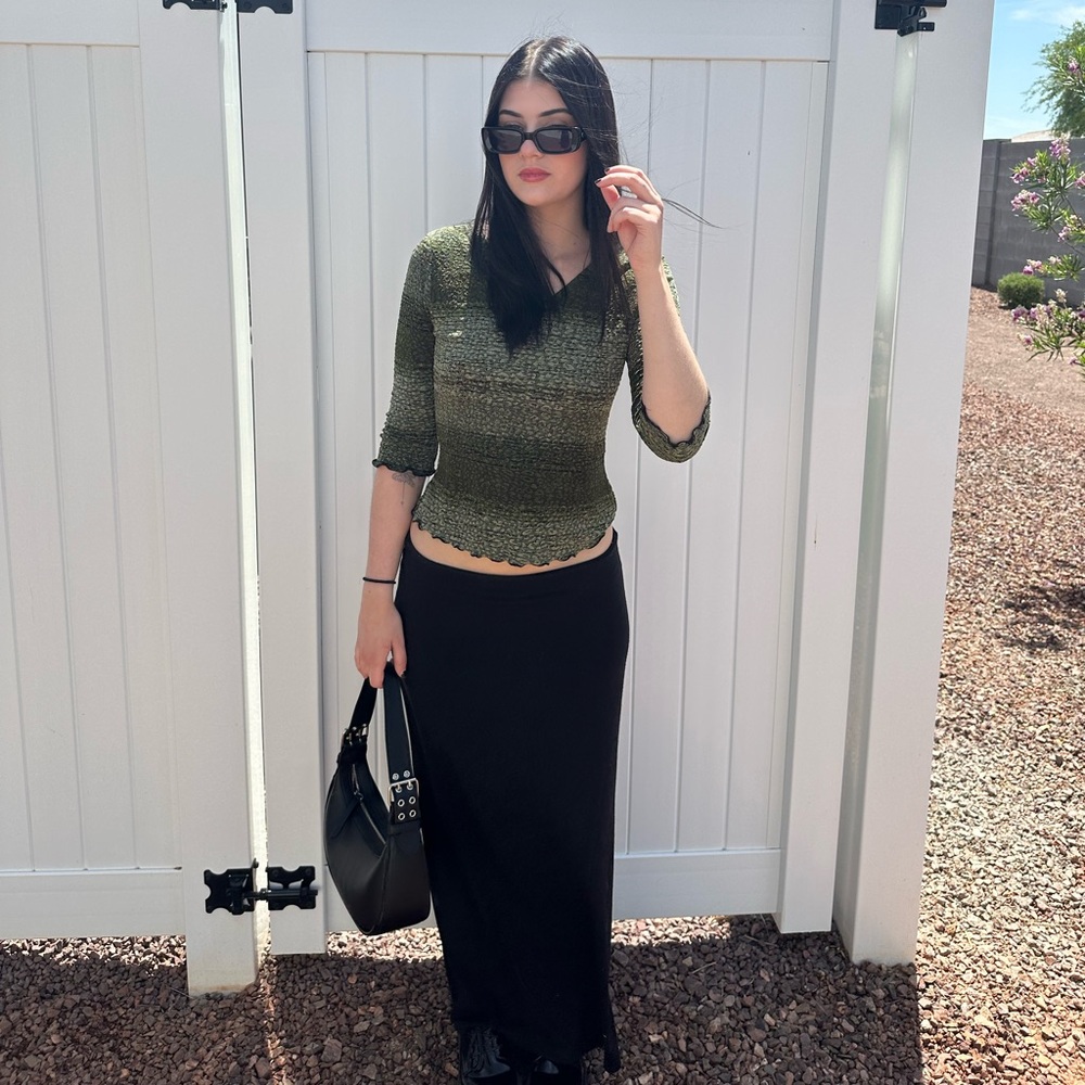 🖤💚90’S RUFFLE ARM TOP💚🖤
